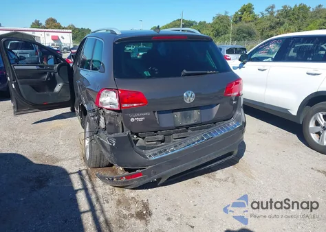 2013 Volkswagen Touareg Vr6 Sport z USA, uszkodzony, nr VIN WVGEF9BP2DD008596